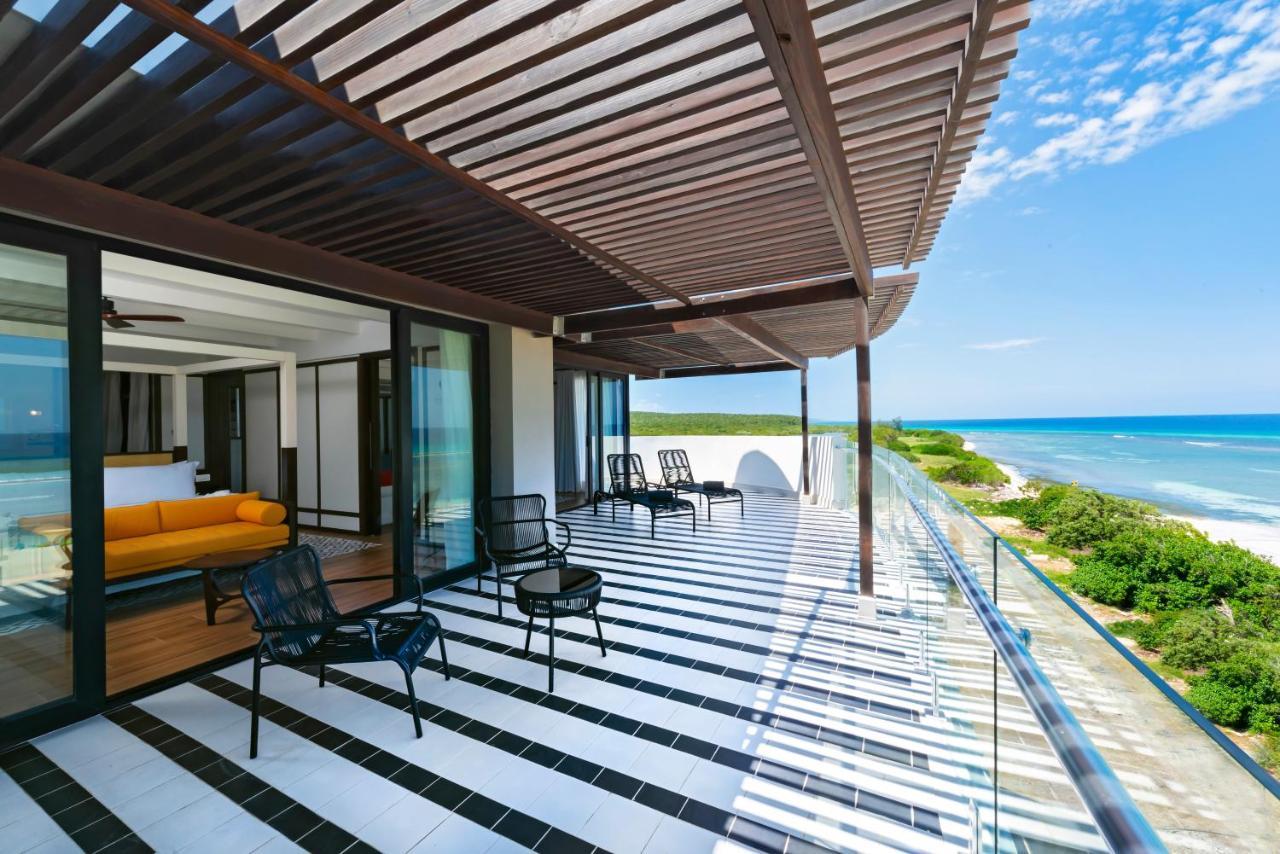 Ocean Eden Bay (Adults Only) 호텔 Spring Rises 외부 사진 The view from a suite at the Grand at Moon Palace