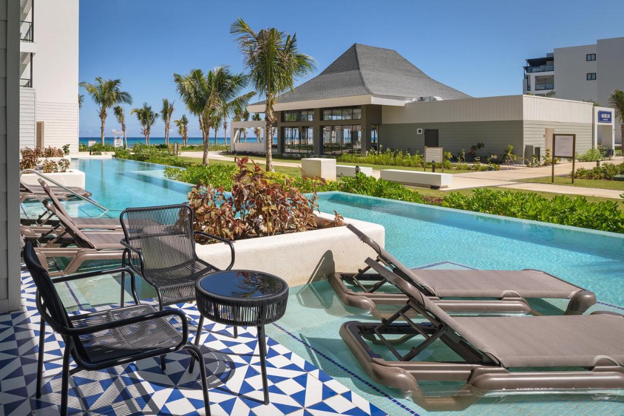 Ocean Eden Bay (Adults Only) 호텔 Spring Rises 외부 사진 The pool at the Hard Rock Hotel in Cancun