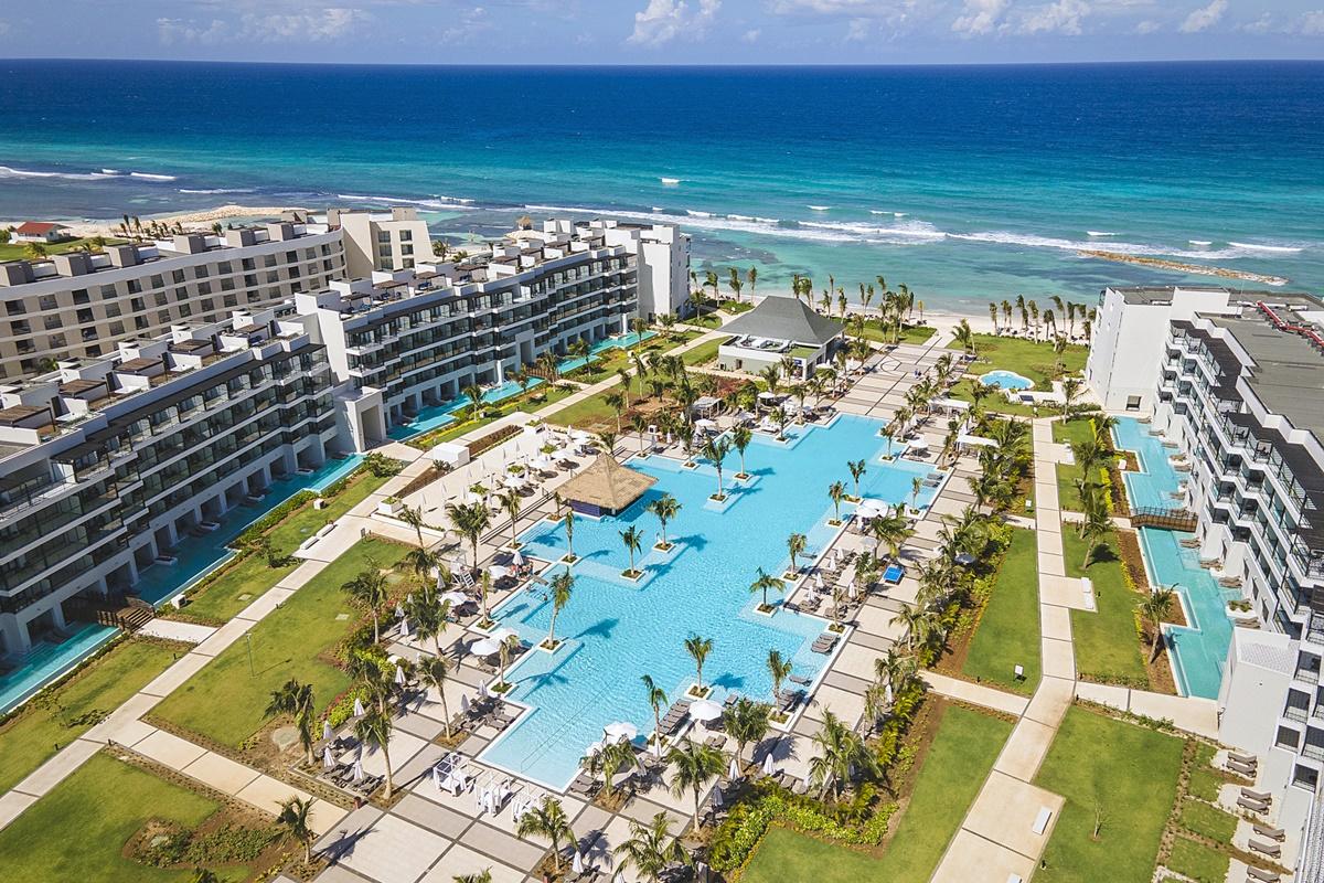 Ocean Eden Bay (Adults Only) 호텔 Spring Rises 외부 사진 Aerial view of the resort