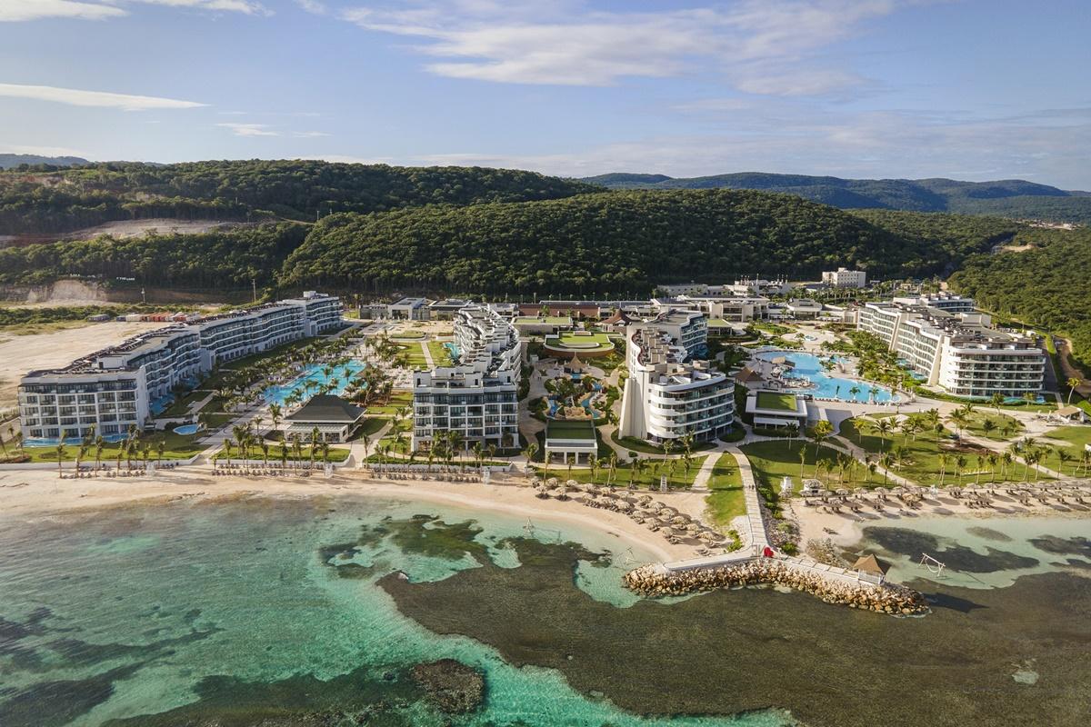 Ocean Eden Bay (Adults Only) 호텔 Spring Rises 외부 사진 Aerial view of the resort