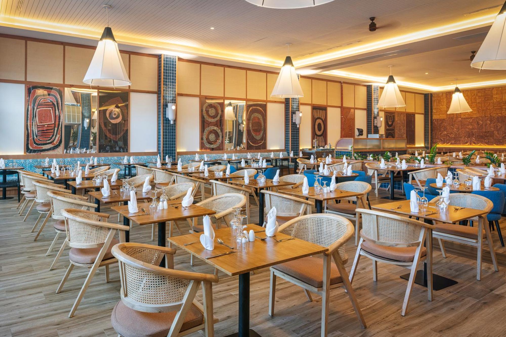 Ocean Eden Bay (Adults Only) 호텔 Spring Rises 외부 사진 The interior of the restaurant