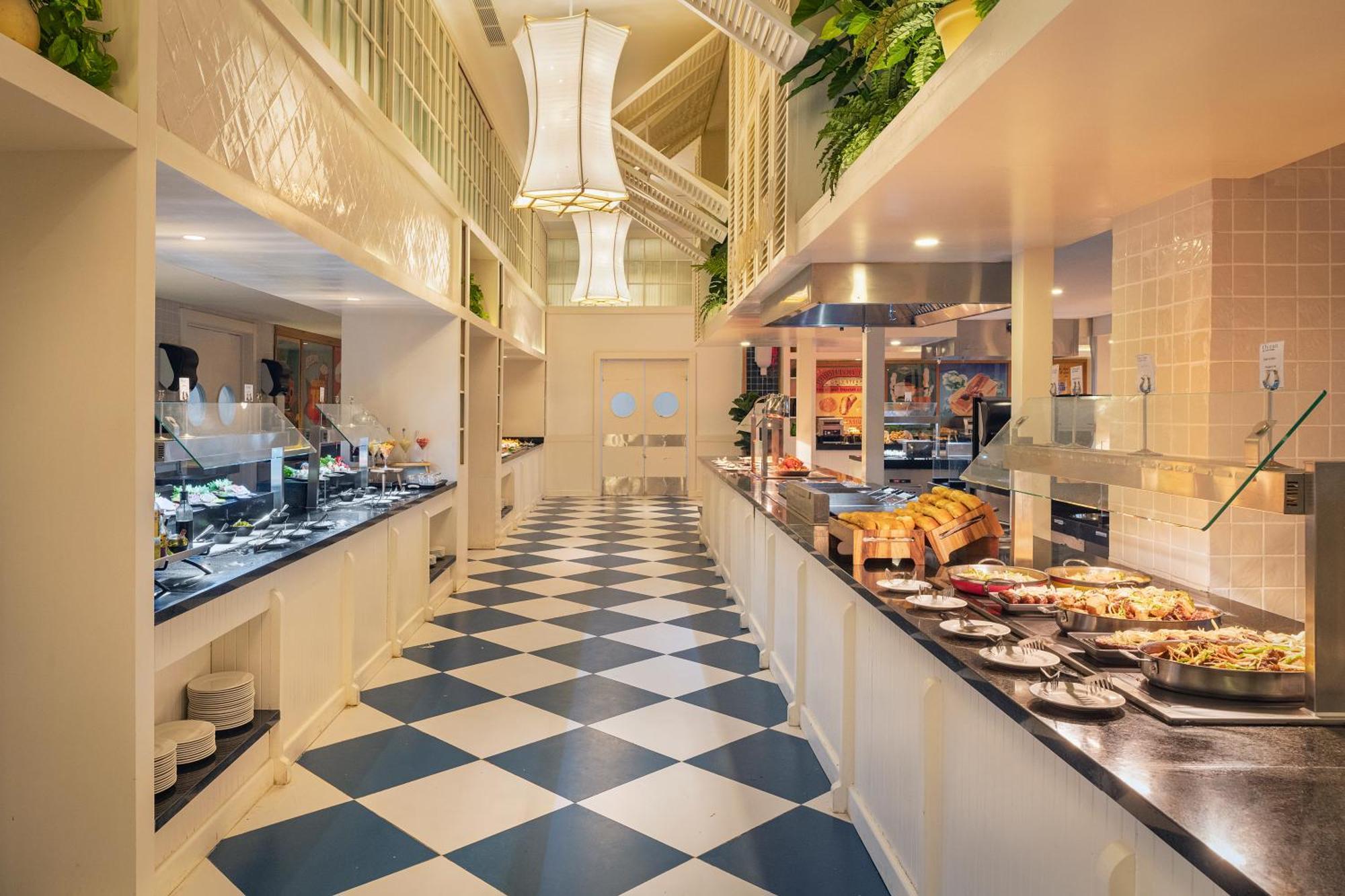 Ocean Eden Bay (Adults Only) 호텔 Spring Rises 외부 사진 The buffet at the hotel