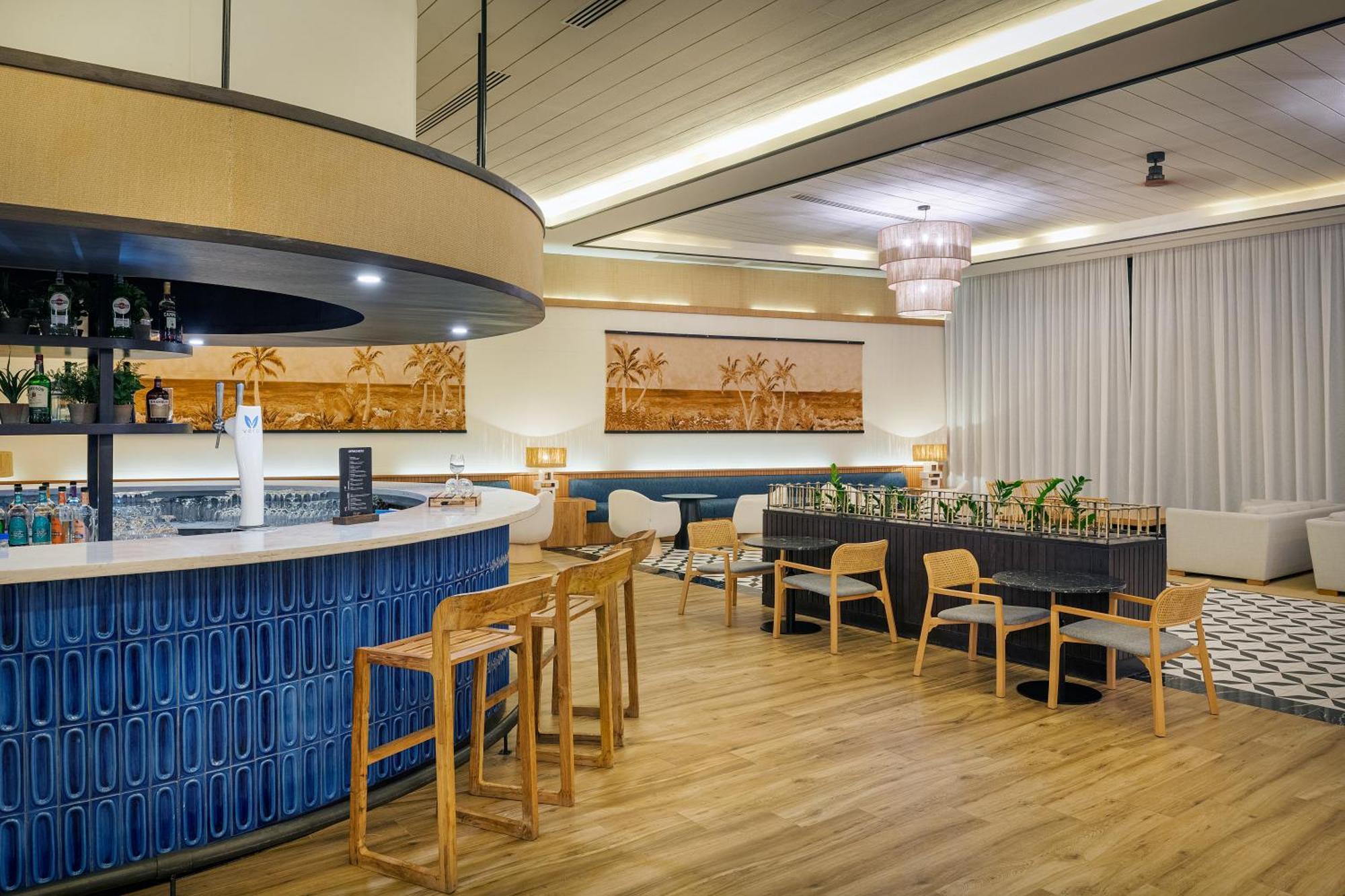 Ocean Eden Bay (Adults Only) 호텔 Spring Rises 외부 사진 The lounge at the airport