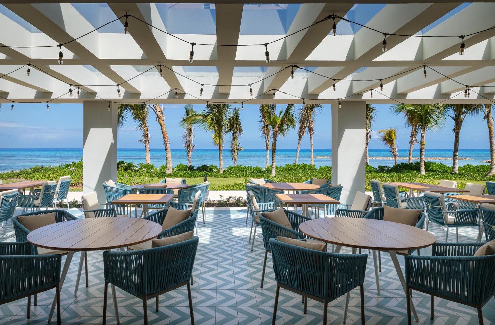 Ocean Eden Bay (Adults Only) 호텔 Spring Rises 외부 사진 The Beach Club at The Ritz-Carlton, Cancun